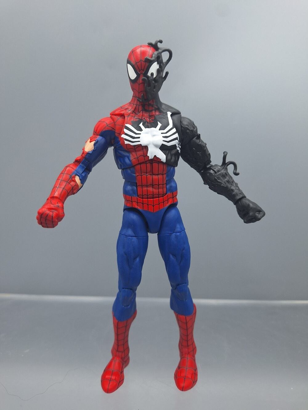 Marvel Legends Series Secret Wars Spider-Man (Alien Costume), Retro Marvel...